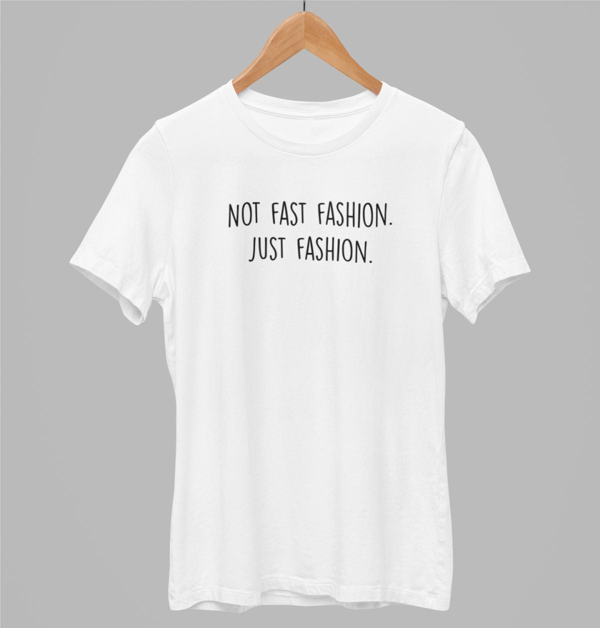 Valkoiset unisex T-paidat "Not fast fashion"