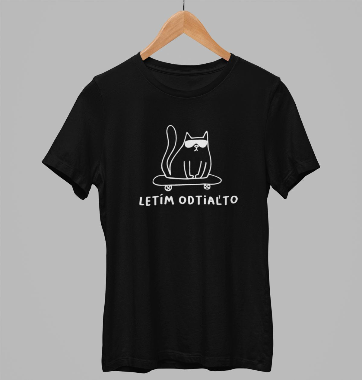 Čierne UNISEX tričko „Letím odtiaľto“