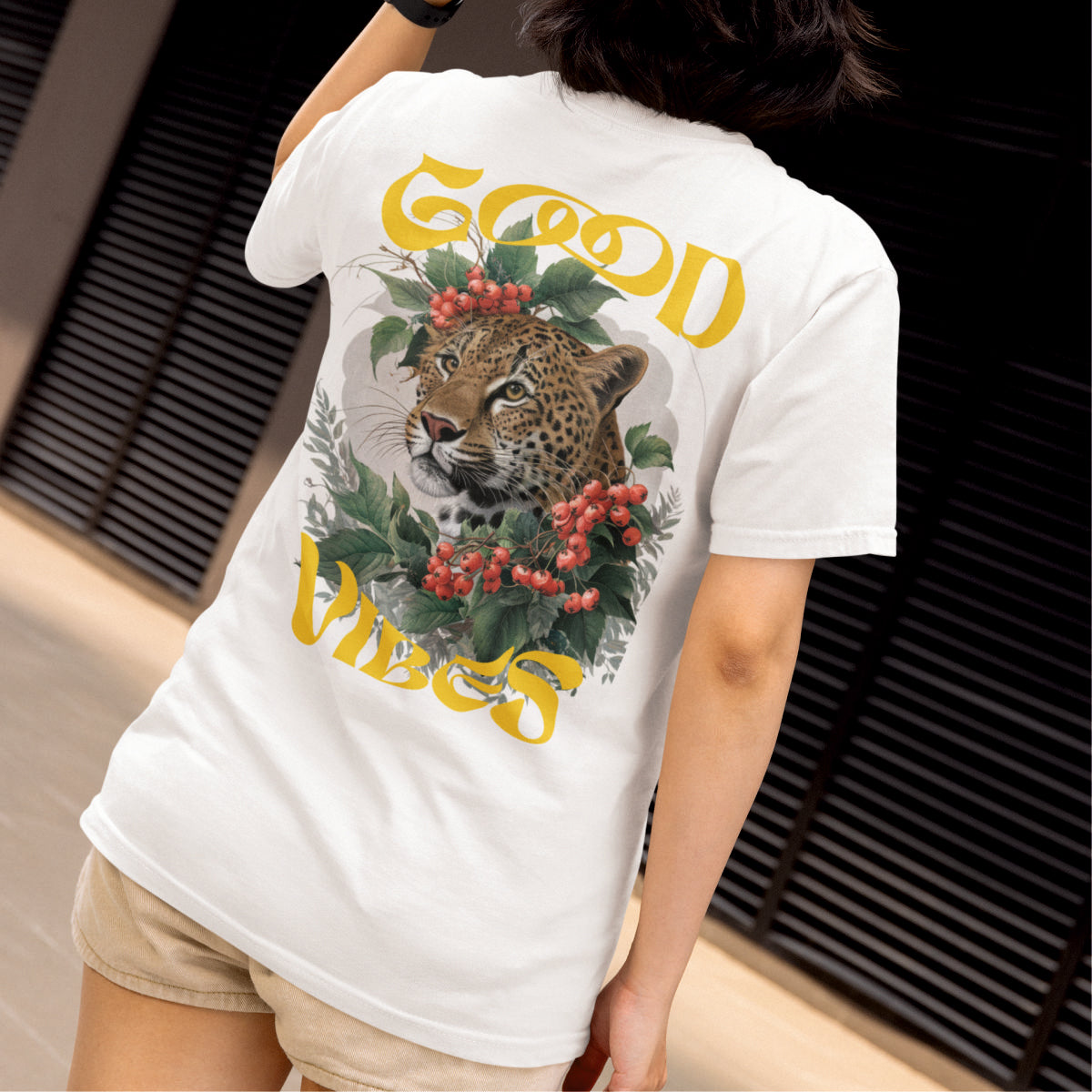 Vit UNISEX T-shirt med ryggtryck “Good Vibes”