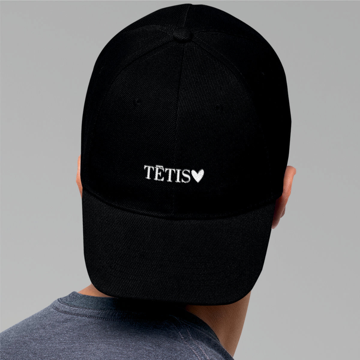 Melna cepure ar nagu "Tētis ar sirsniņu"