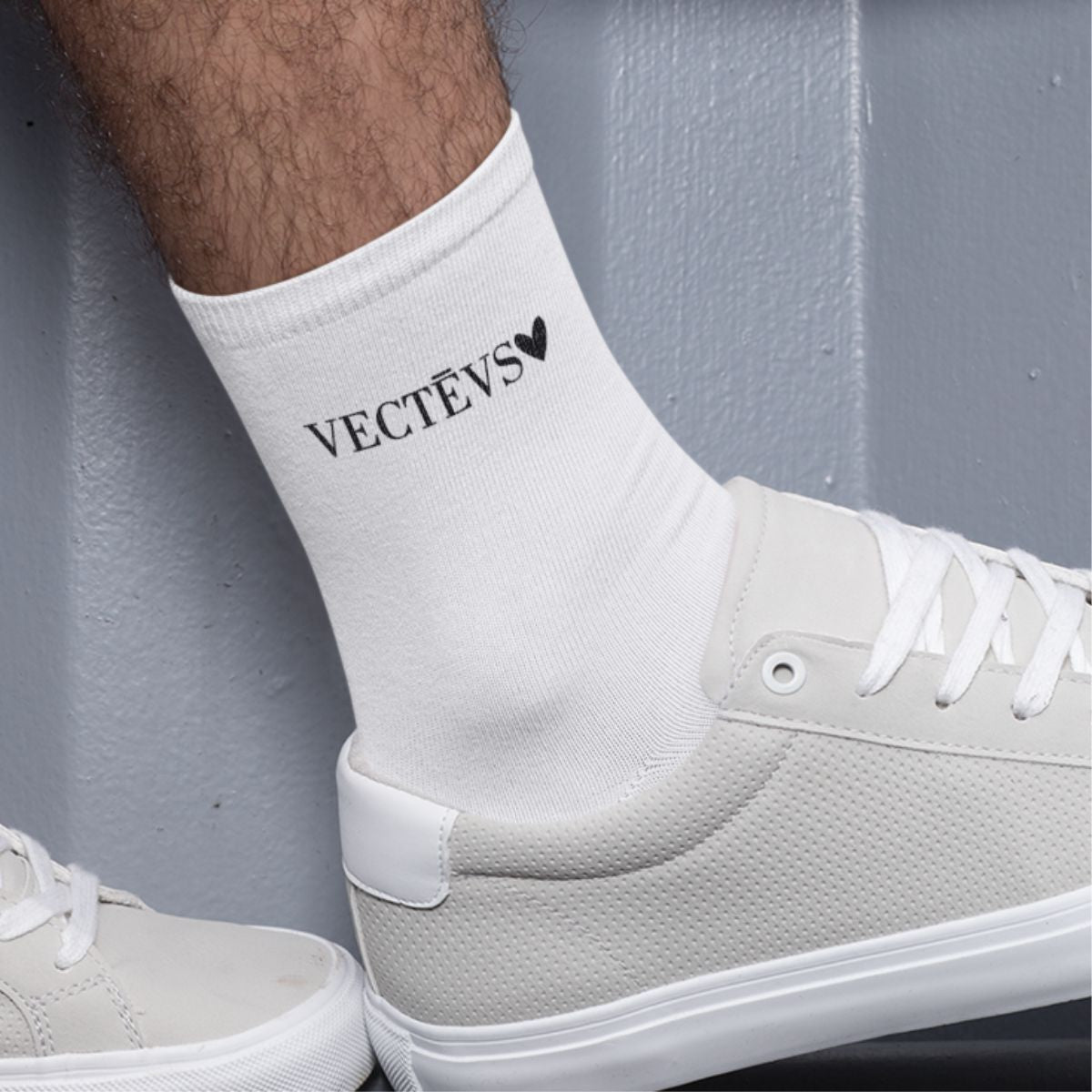 Baltas zeķes "Vectēvs ar sirsniņu"