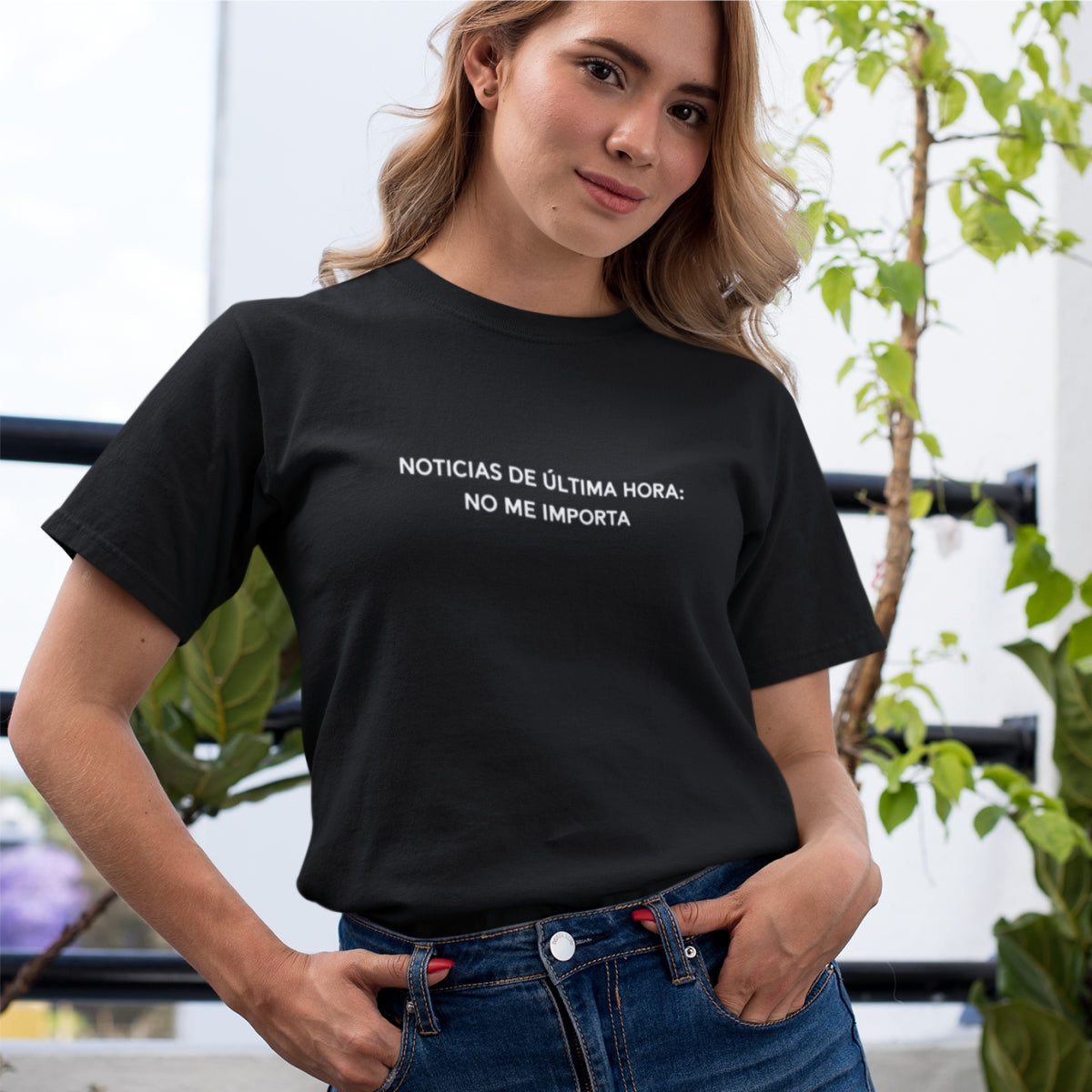 Black Unisex T-shirt Noticias