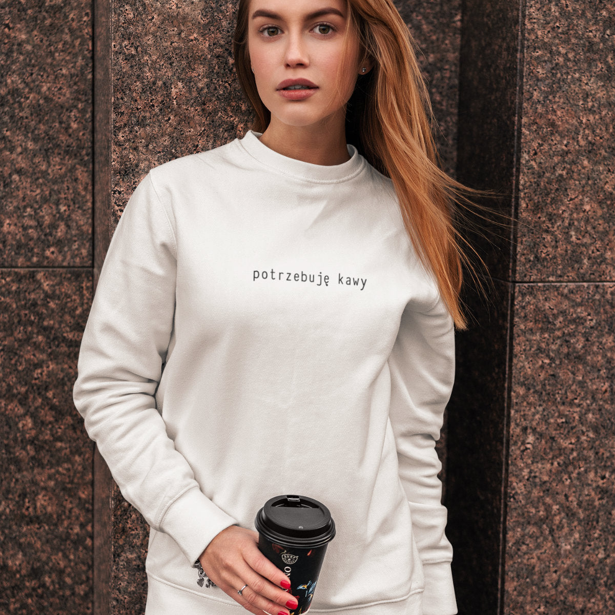 Biała bluza Potrzebuję kawy