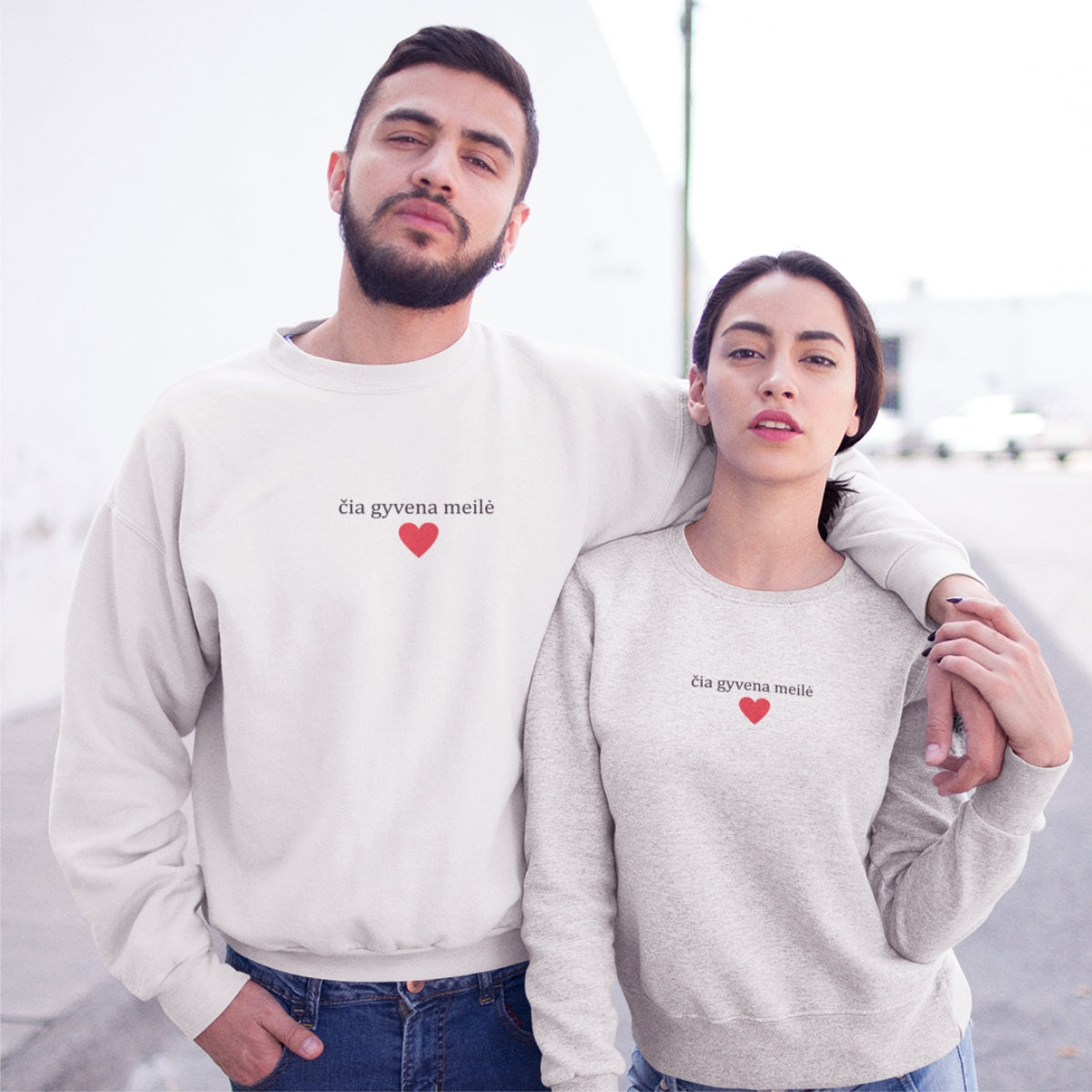 Balti džemperi bez kapucēm pāriem "Te dzīvo mīlestība"