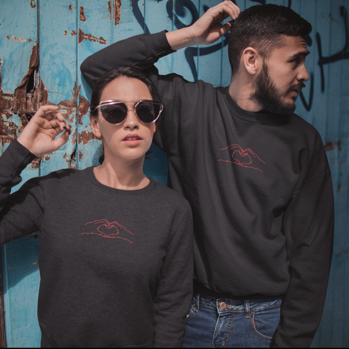 Mustad kapuutsita dressipluusid paaridele „Koos“