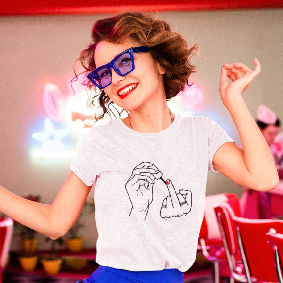 Valkoinen UNISEX T-paita Kynsilakka