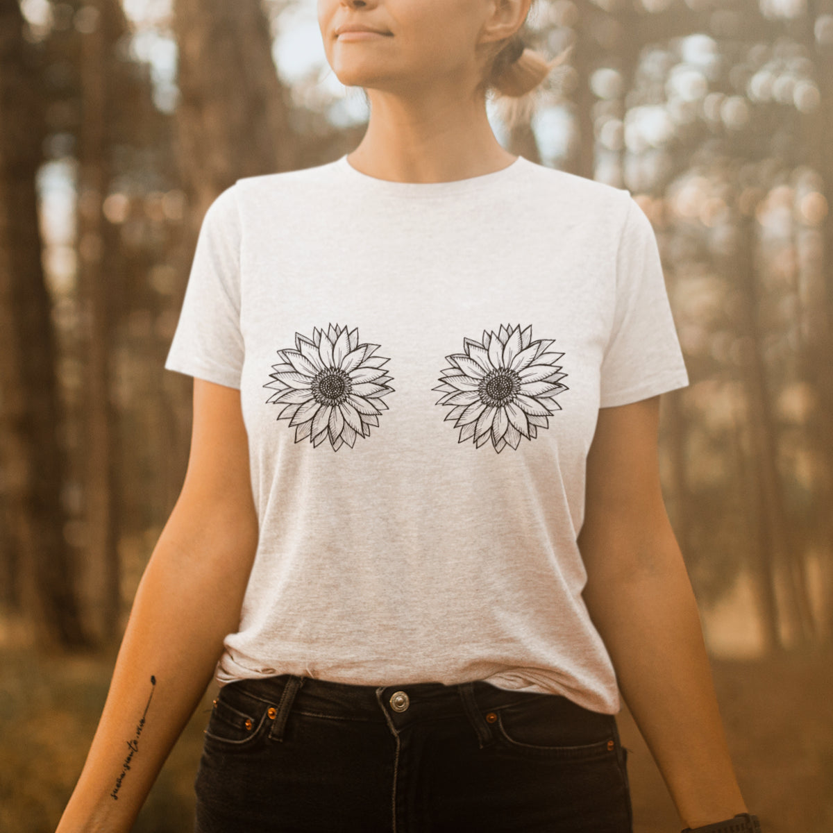 Weißes T-Shirt „Sonnenblumen“