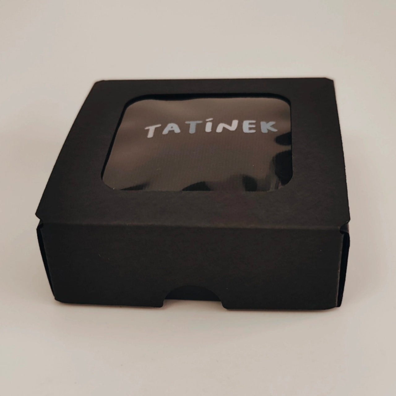 Černé ponožky "Táta". Zabaleno v černé stylové krabičce s okénkem.